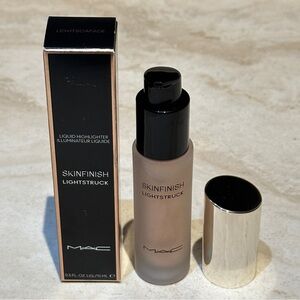 MAC Skinfinish Lightstruck Liquid Highlighter - Lightscapade